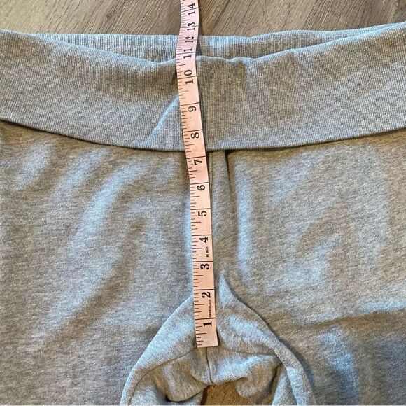 Fabletics Grey Crop Joggers EUC - Picture 8 of 8